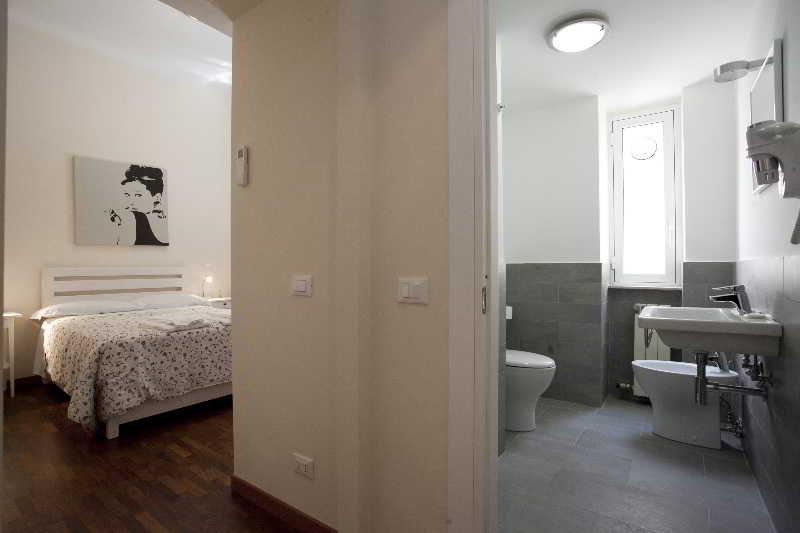 Santi Quattro Al Colosseo Bed and breakfast Roma