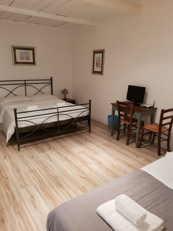 Bed and breakfast Santi Quattro Al Colosseo 2*
