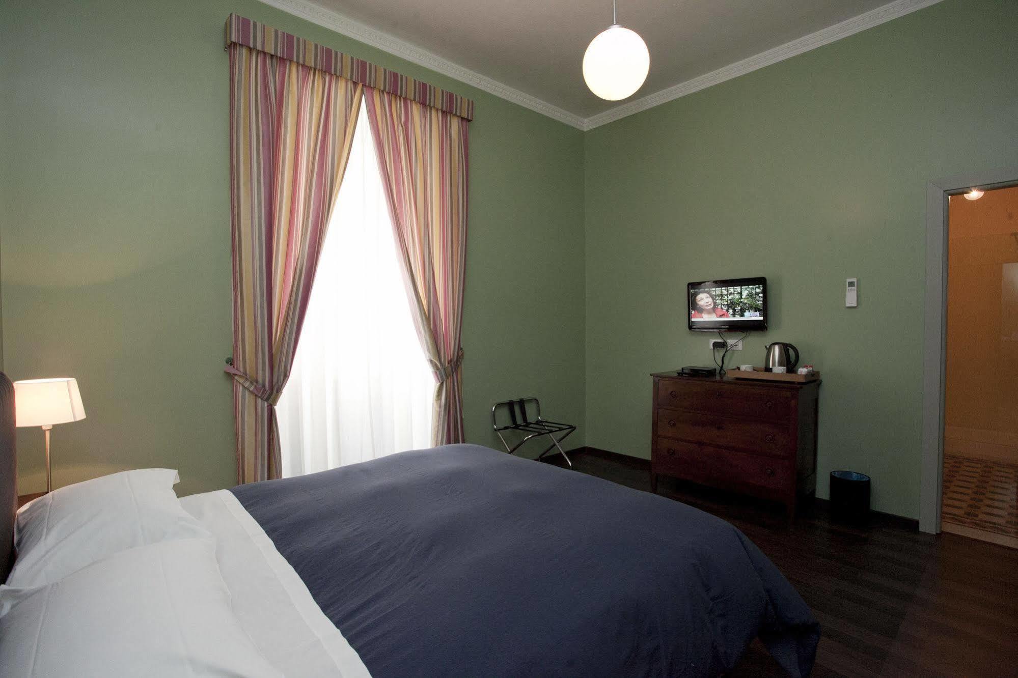 Santi Quattro Al Colosseo Bed and breakfast 2*