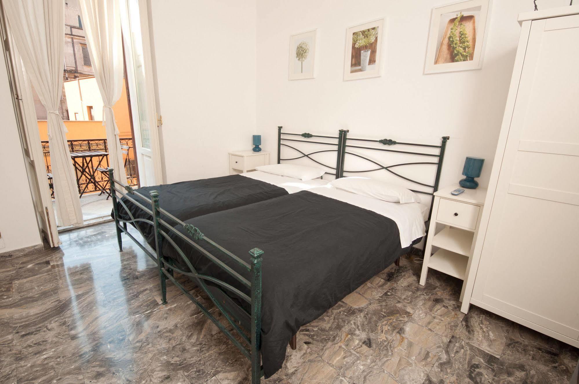 Bed and breakfast Santi Quattro Al Colosseo 2*