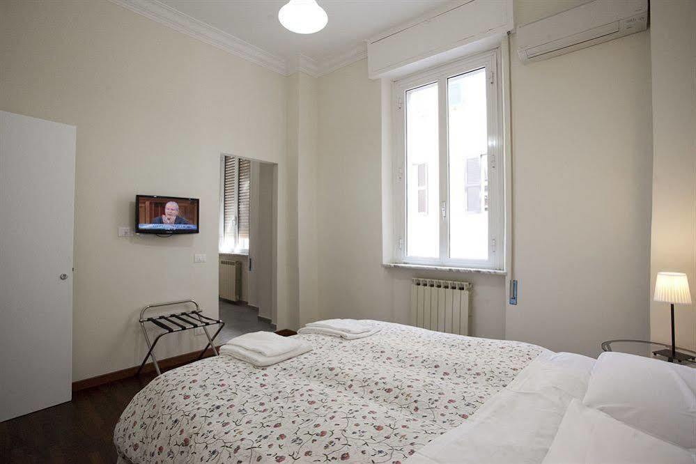 Bed and breakfast Santi Quattro Al Colosseo 2*